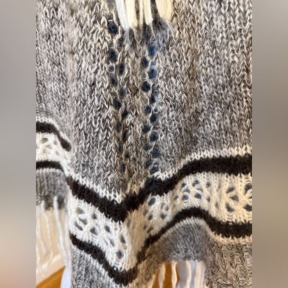 MKM Designs Knitted Poncho Tie Collar Large Retro Boho Hippie Tan VINTAGE - Picture 3 of 7